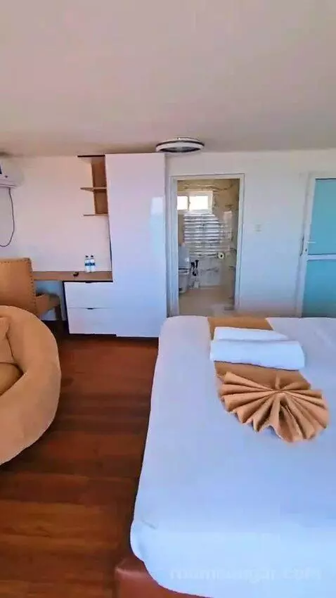 Suite (#12) bed picture #3