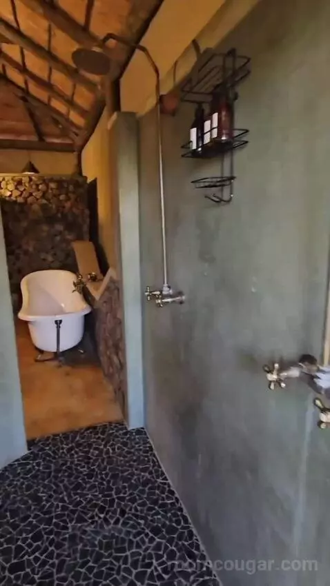 Luxury Tented Suite (Tent 6) bathroom picture #5