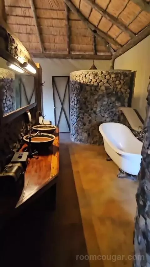 Luxury Tented Suite (Tent 6) bathroom picture #1