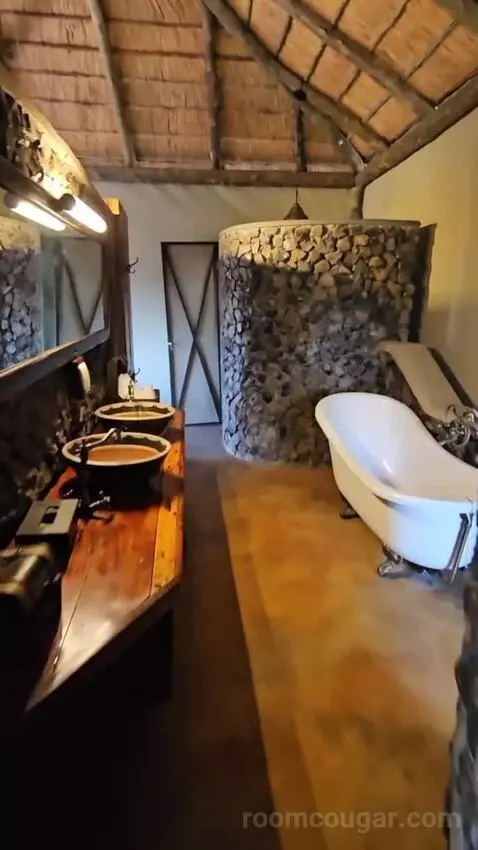 Luxury Tented Suite (Tent 6) bathroom picture #2