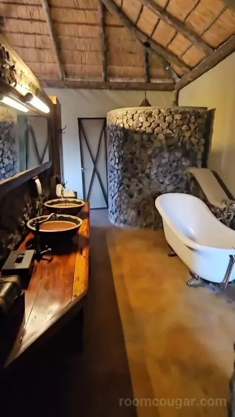 Luxury Tented Suite (Tent 6) bathroom picture #3