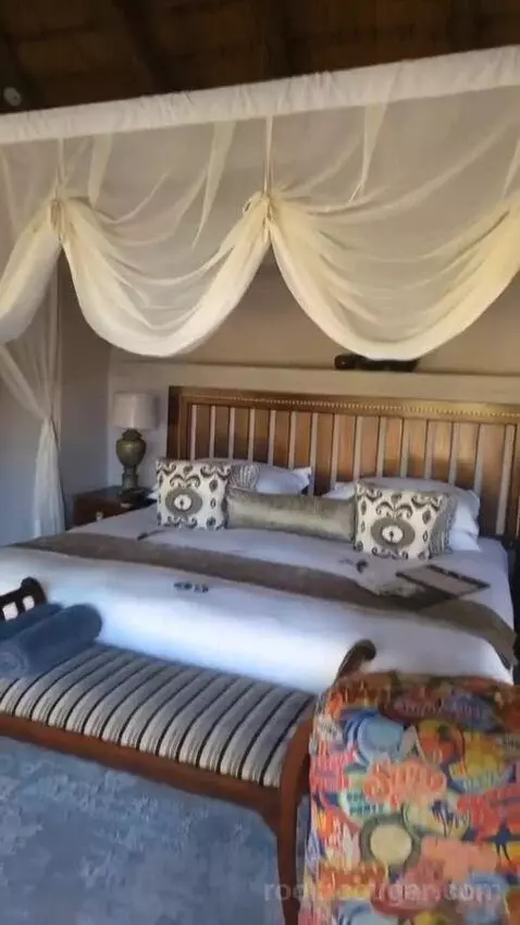 Luxury Suite (#8) bed picture #8