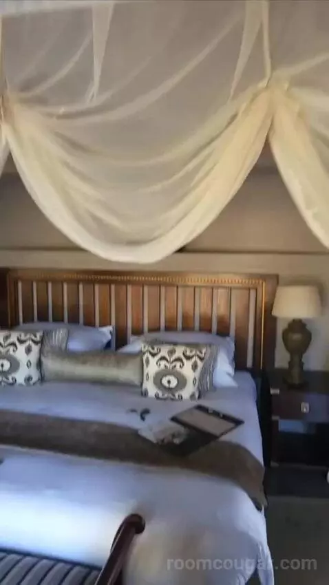 Luxury Suite (#8) bed picture #4