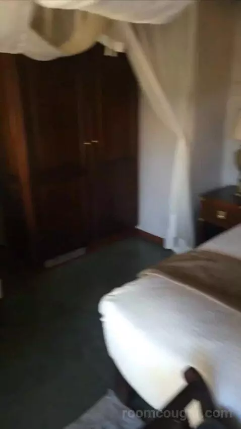 Luxury Suite (#8) bed picture #6