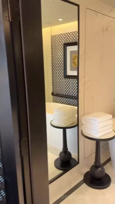 Classic King Room - Accessible (#1501) bathroom picture #2