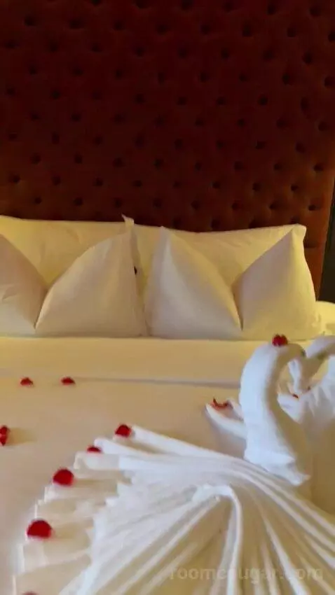 Classic King Room (#105) bed picture #7