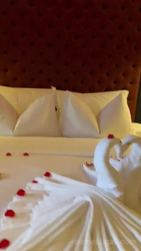 Classic King Room (#105) bed picture #8