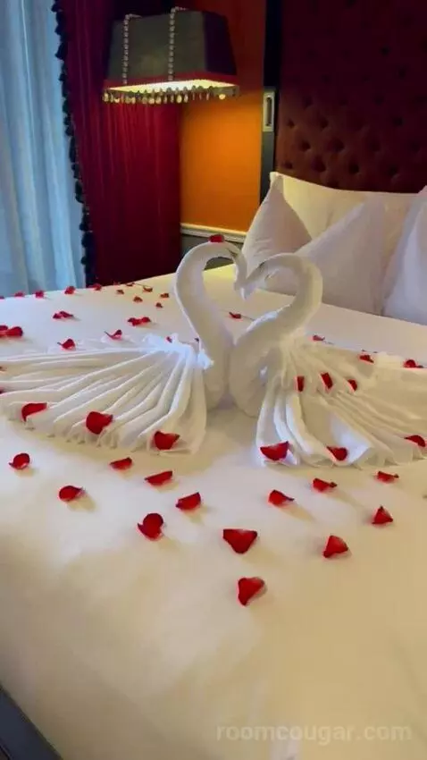 Classic King Room (#105) bed picture #10