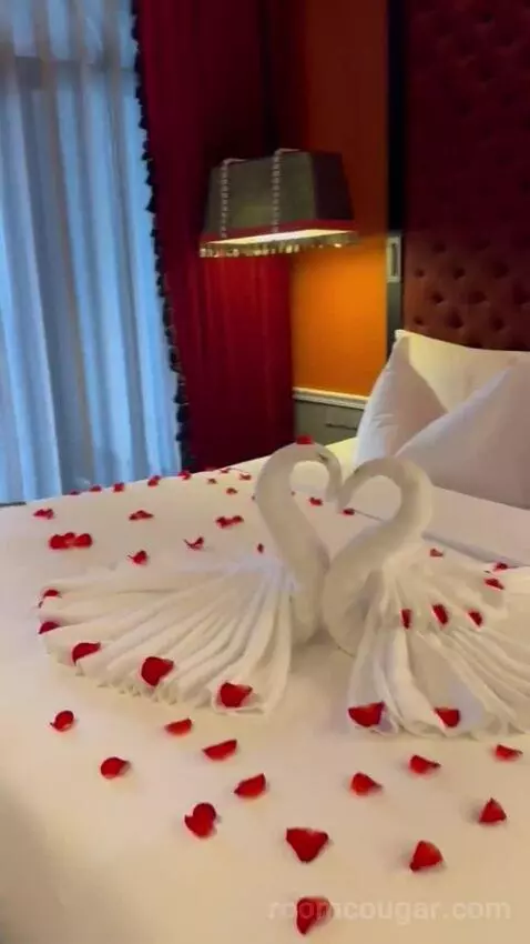 Classic King Room (#105) bed picture #2