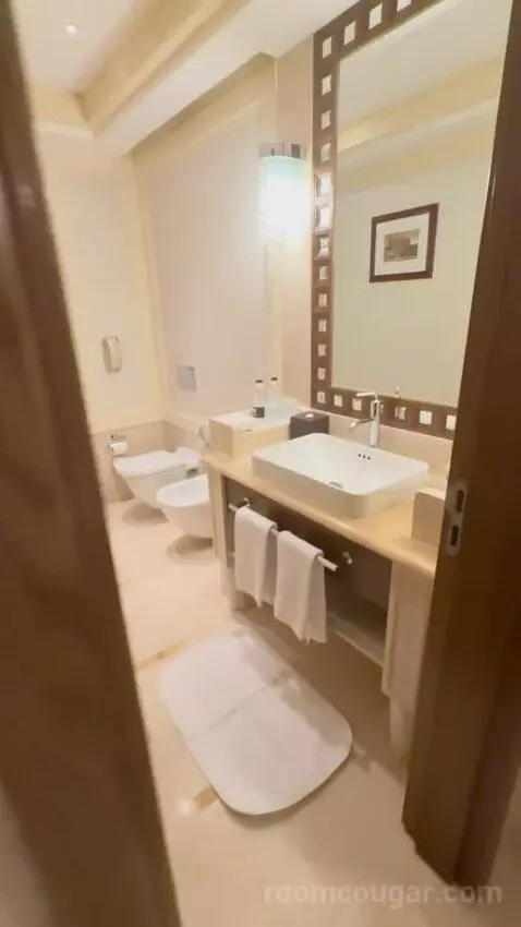 Suite (#783) bathroom picture #1