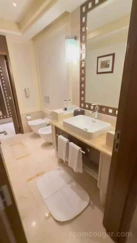 Suite (#783) bathroom picture #2