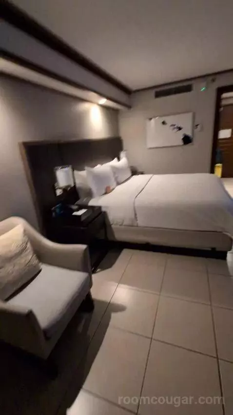 Executive Suite with Ocean View (#404) bed picture #10