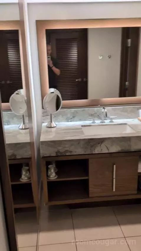 Executive Suite with Ocean View (#404) bathroom picture #2