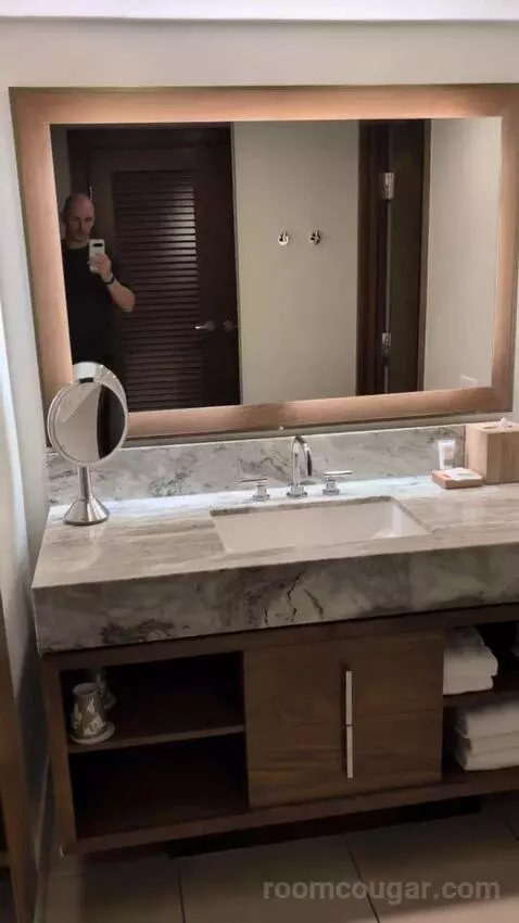 Executive Suite with Ocean View (#404) bathroom picture #12