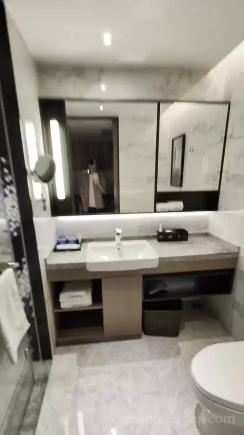 Standard bathroom picture #3