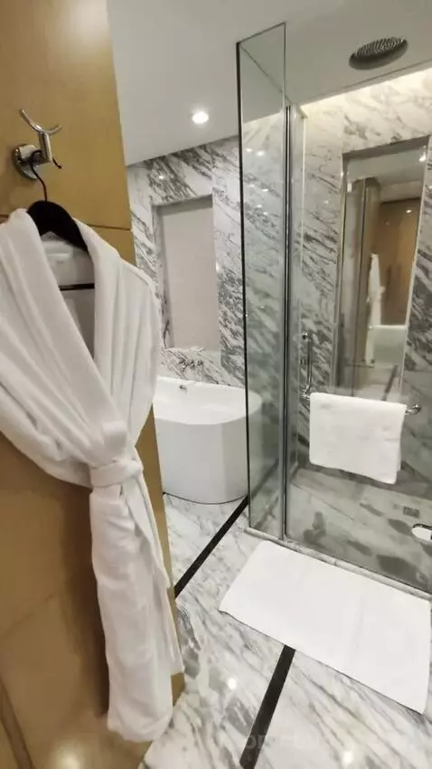 Standard bathroom picture #4