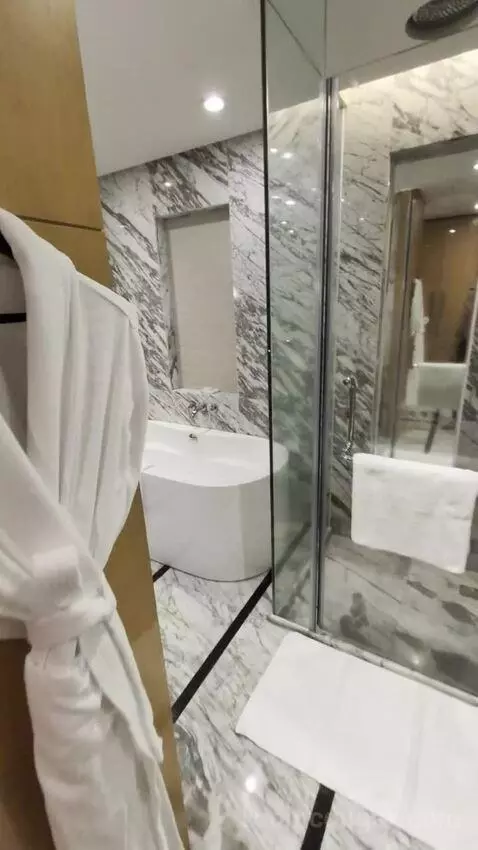 Standard bathroom picture #7