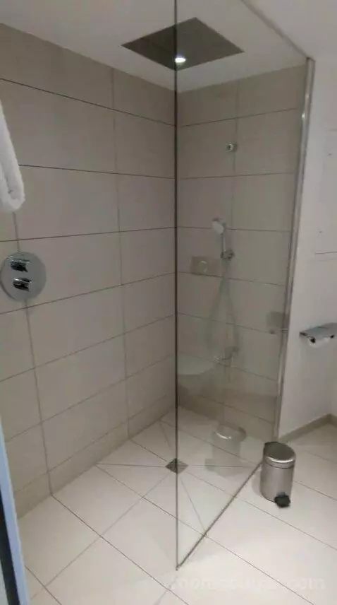 Standard (#101) bathroom picture #1