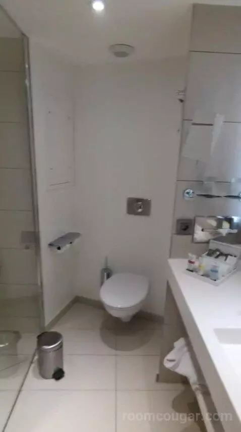 Standard (#101) bathroom picture #5