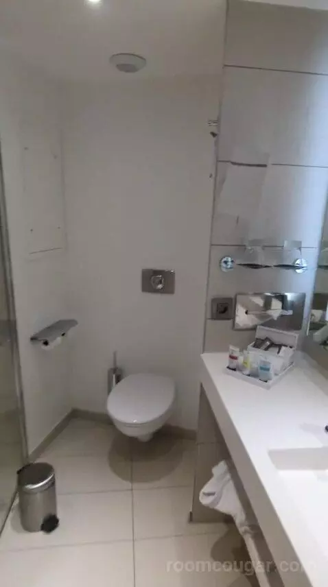 Standard (#101) bathroom picture #6