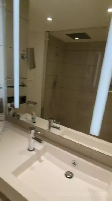 Standard (#101) bathroom picture #9