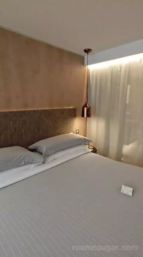 Standard Me Room with Patio View bed picture #7