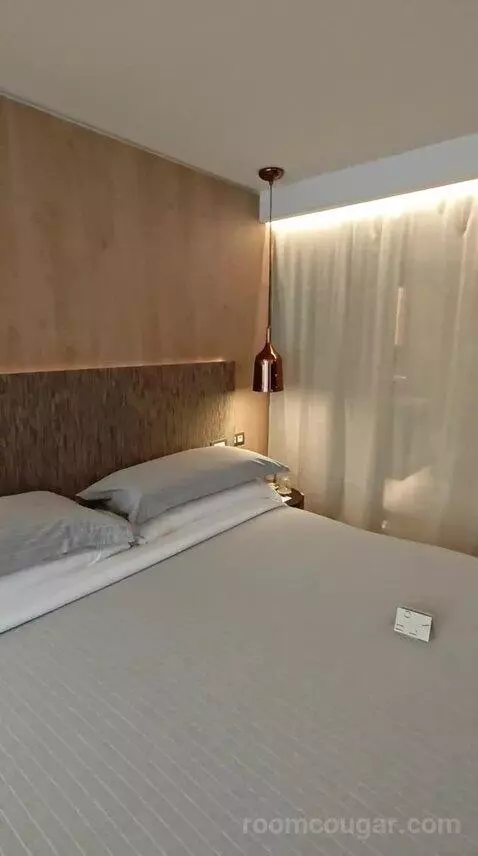 Standard Me Room with Patio View bed picture #8