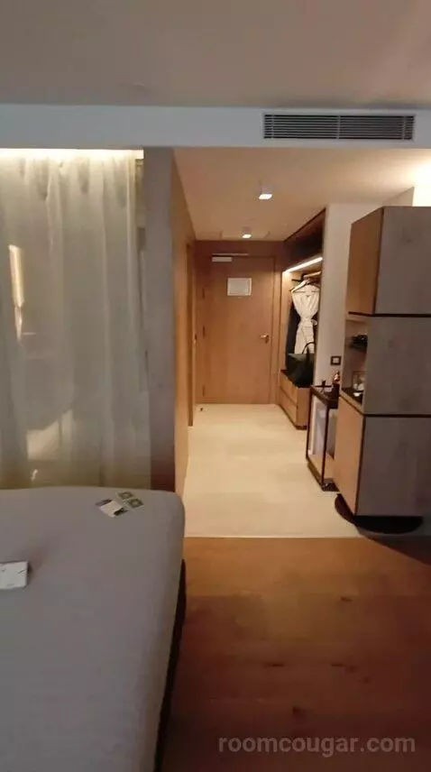 Standard Me Room with Patio View bed picture #9