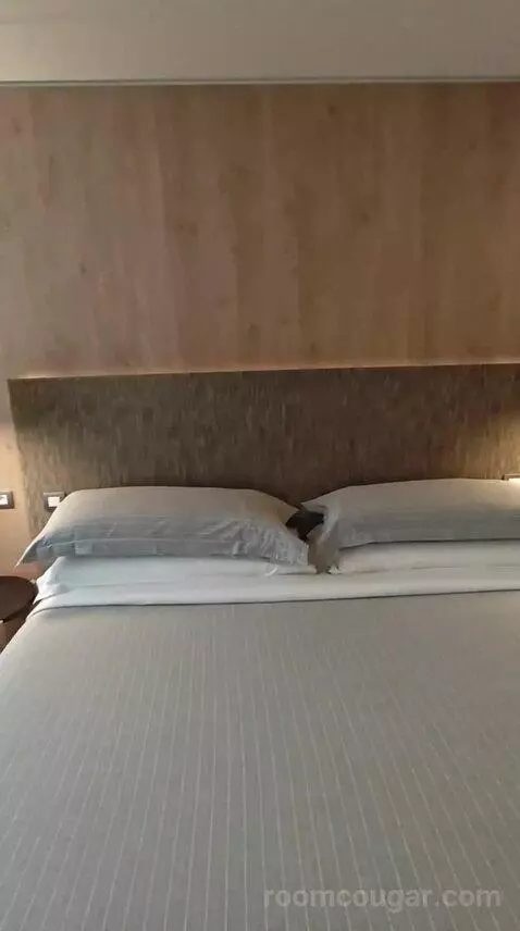 Standard Me Room with Patio View bed picture #6