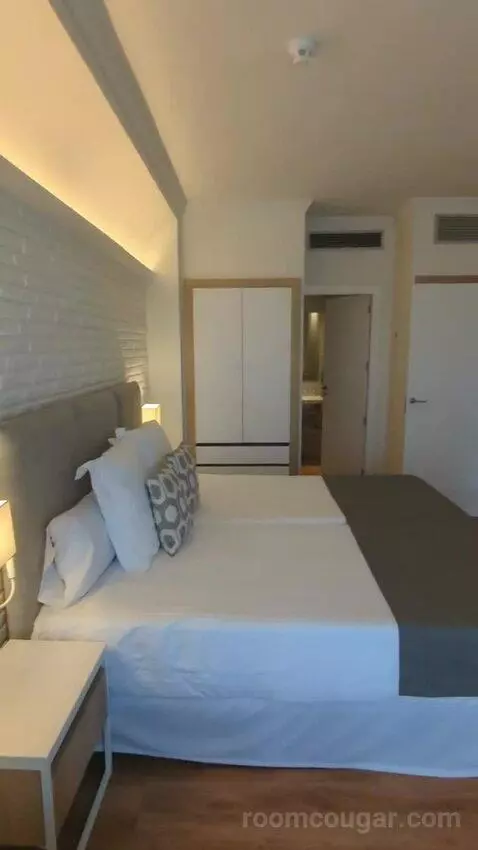 Jr Suite bed picture #6