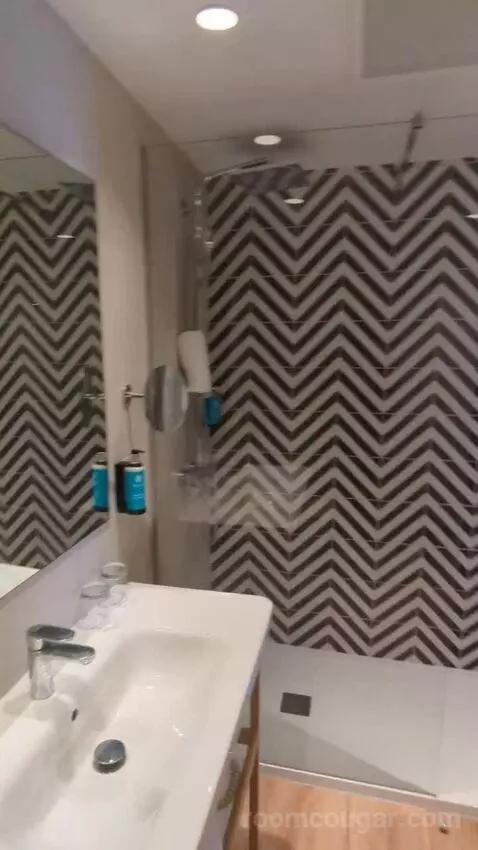 Jr Suite bathroom picture #7