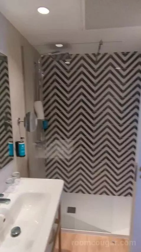Jr Suite bathroom picture #10