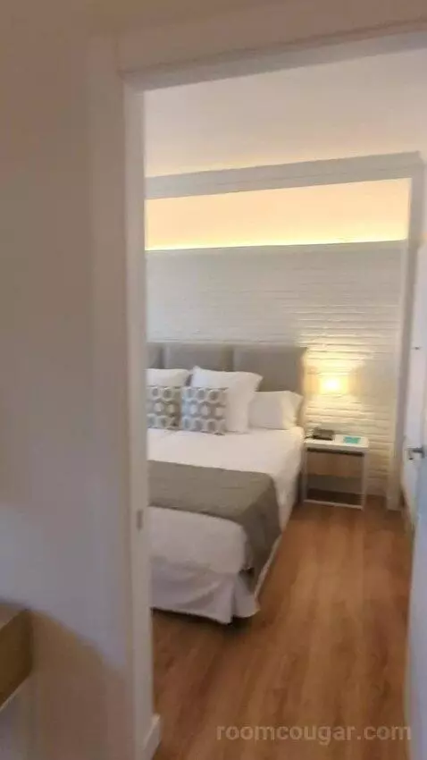 Jr Suite bed picture #1