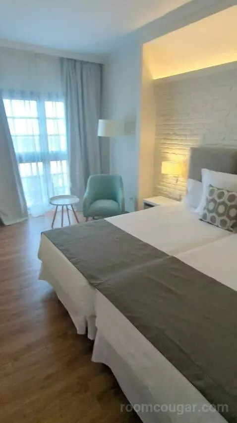 Jr Suite bed picture #4