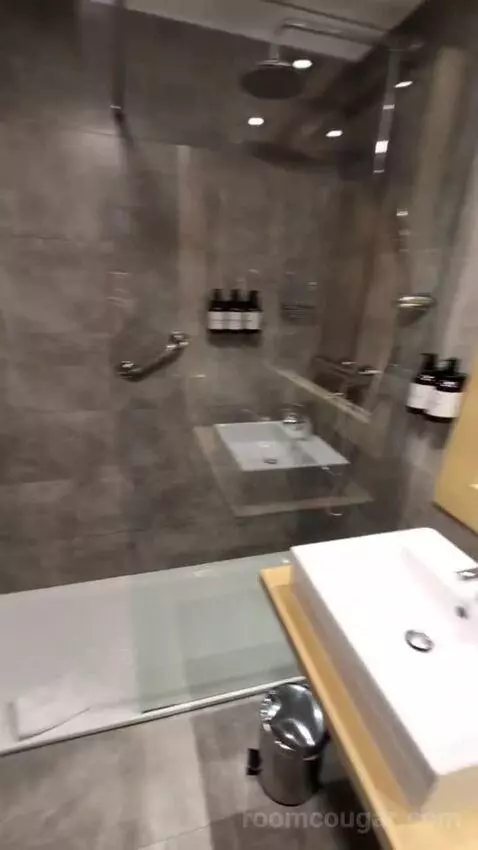 Superior Single Room bathroom picture #7