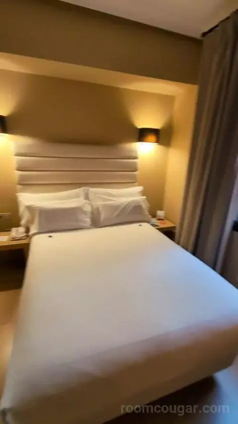 Superior Single Room bed picture #3