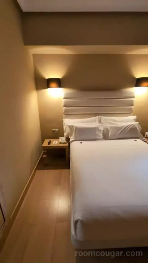 Superior Single Room bed picture #4