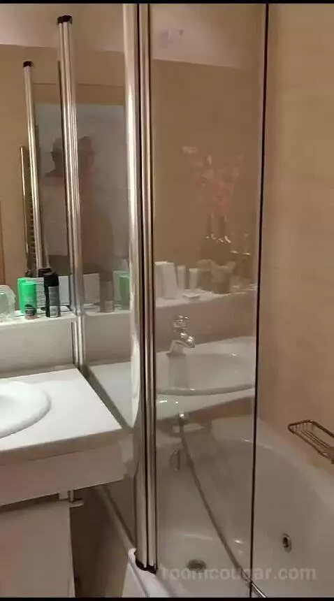 Standard (#1105) bathroom picture #5