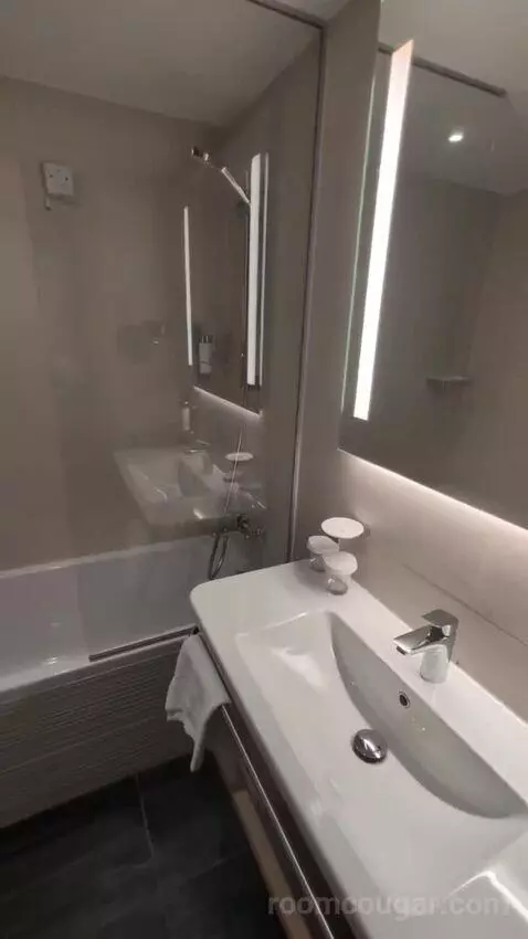 Double (#216) bathroom picture #2