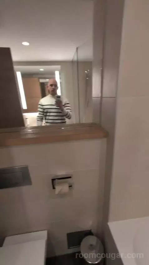 Double (#216) bathroom picture #3