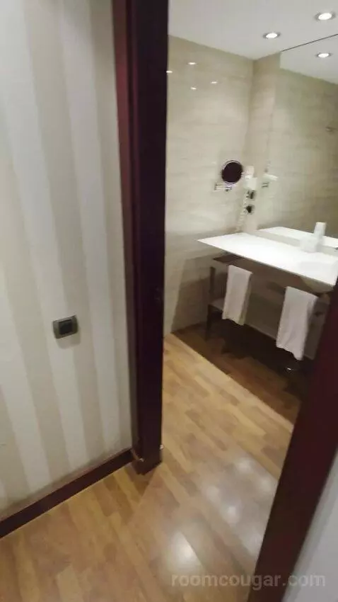 Double or Twin Room (#204) bathroom picture #1