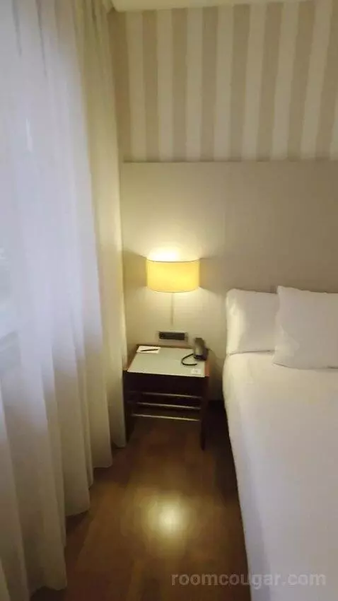 Double or Twin Room (#204) bed picture #1