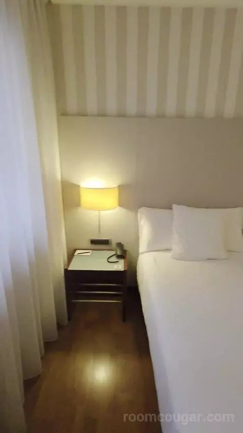 Double or Twin Room (#204) bed picture #2