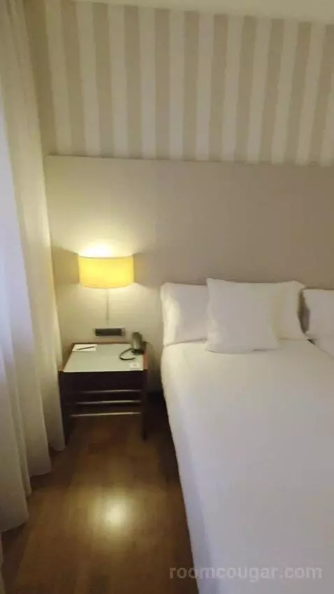 Double or Twin Room (#204) bed picture #3