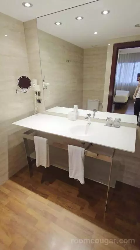 Double or Twin Room (#204) bathroom picture #2