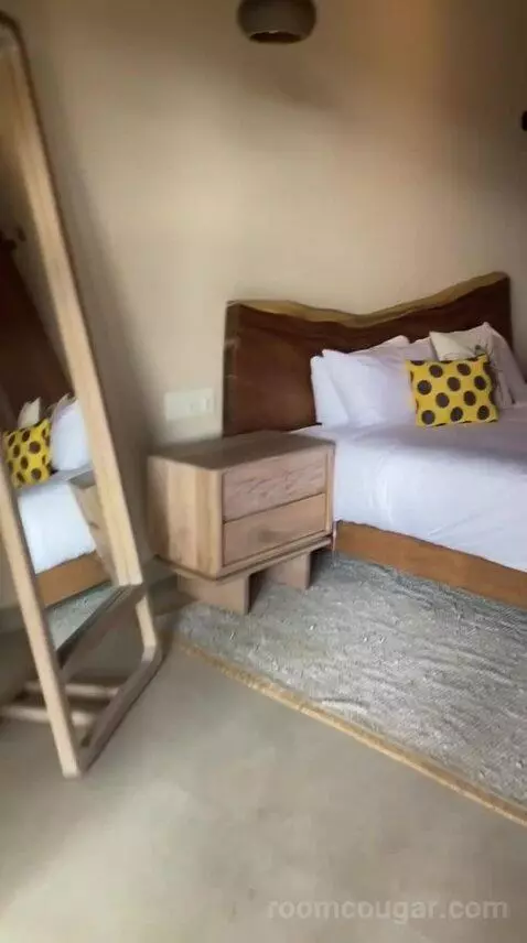 Suite with Private Pool (4C) bed picture #6