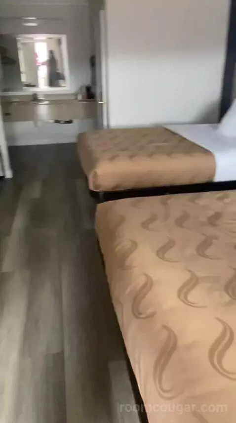 Queen Room with Two Queen Beds (#106) bed picture #3