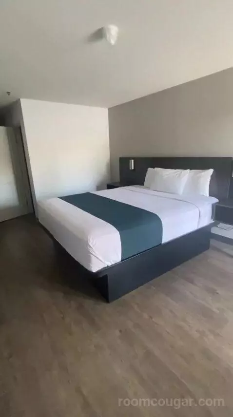 Standard (#106) bed picture #4