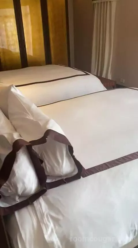 Superior Queen Room (#904) bed picture #1