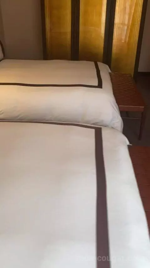Superior Queen Room (#904) bed picture #3